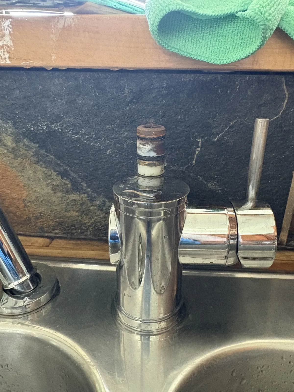 Kitchen faucet repair